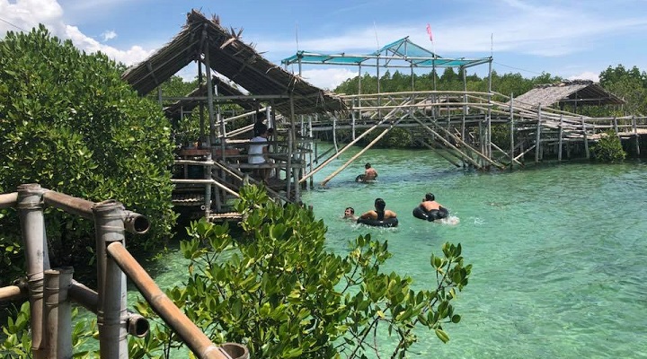 Tubajon Aquamarine Park 8